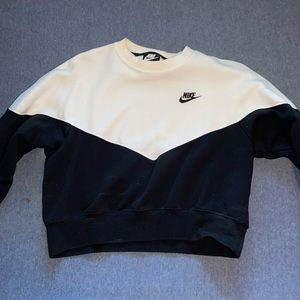 NIKE CROPPED CREW NECK